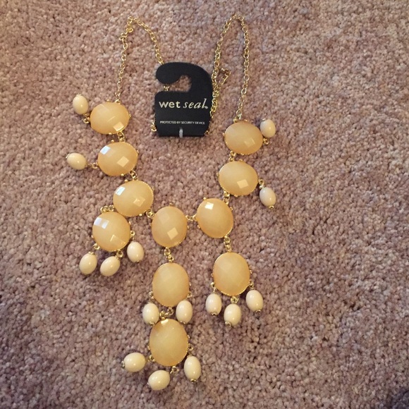 Wet Seal bubble necklace