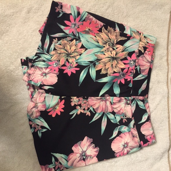 Floral shorts - Picture 3 of 4