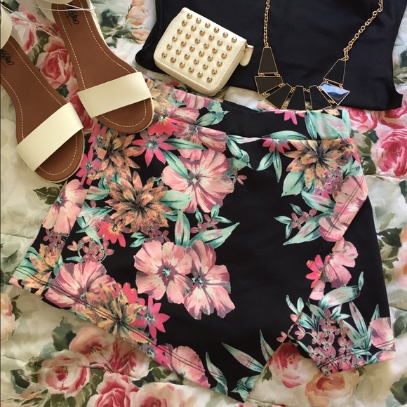 Floral shorts - Picture 4 of 4