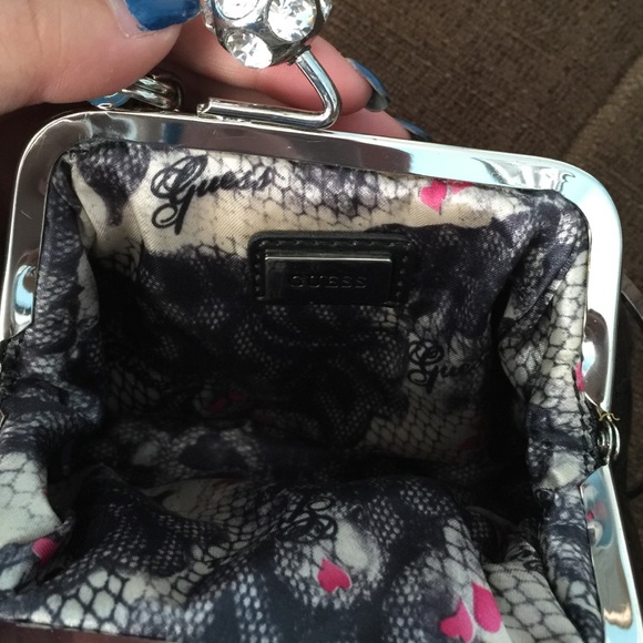 Guess small purse - Picture 3 of 3
