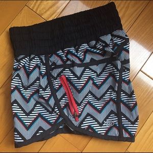 Lululemon Seawheeze tracker shorts from 2014 Sz 4