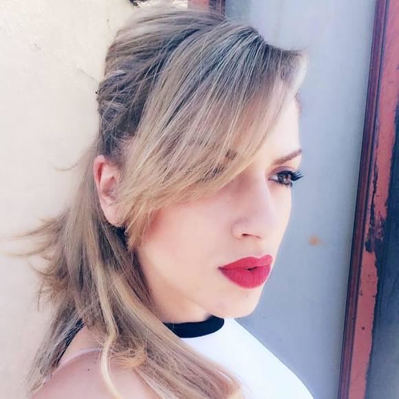 Meet your Posher, Adriana