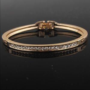 New 18K. Gold Filled Bangle