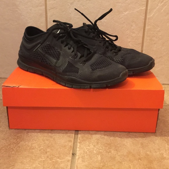 WOMENS NIKE FREE TR FIT 4 size 9.5