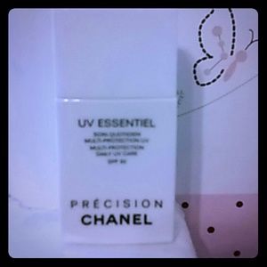 Chanel uv essential brand new..never used