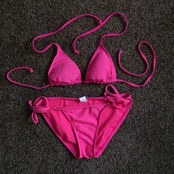 Hot pink bikini! 💁
