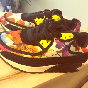 Floral tennis shoes💜