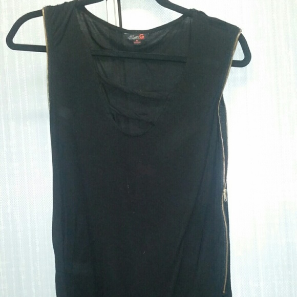 Guess sleevless top