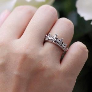 Crown Ring sz 6