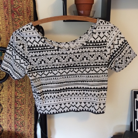 Aztec crop top - Picture 2 of 2