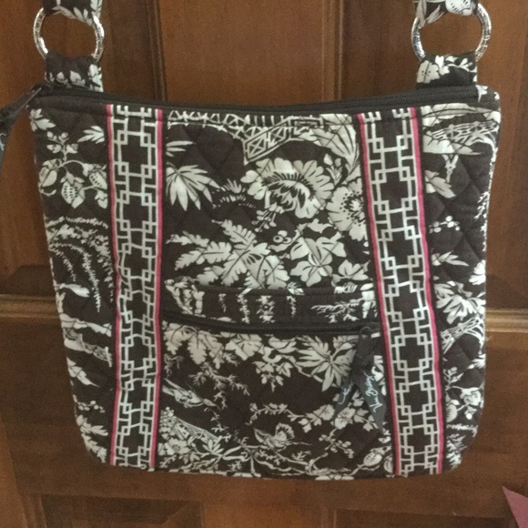 Vera Bradley Handbags - Vera Bradley hipster crossbody