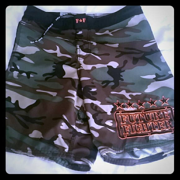 Boys nylon army print shorts, like new, sz S/M