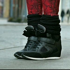 Report signature Tao wedge sneakers