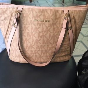 Micheal Kors Purse