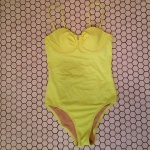 One piece swimsuit 👙