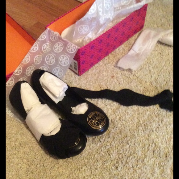 **SOLD** Tory Burch Caroline black ballet flat - Picture 4 of 4