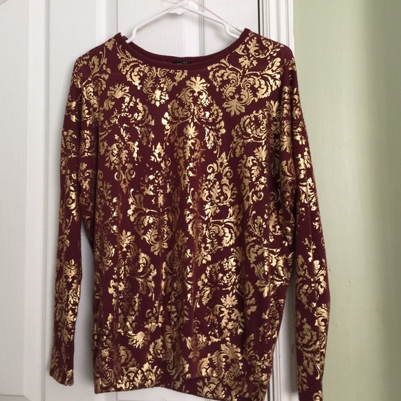 long sleeve. Worn a few time. Great condition.