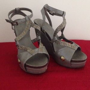 Wedge grey shoes