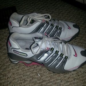 White Nike Shox