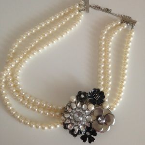 Holly Golightly style Pearl necklace with brooch