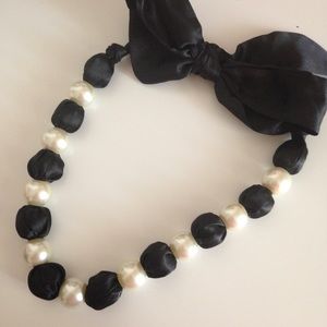 Black ribbon Pearl necklace