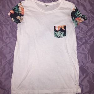 🎀reserved🎀 Tropical pocket tee