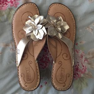 Born Gold Flower Wedges