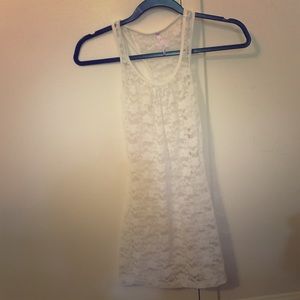 White lace tanktop