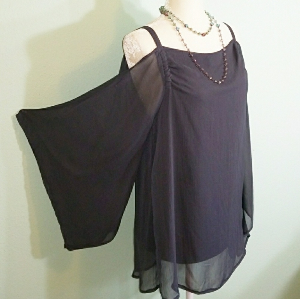 Kische Cold Shoulder Butterfly Sleeve Blouse M