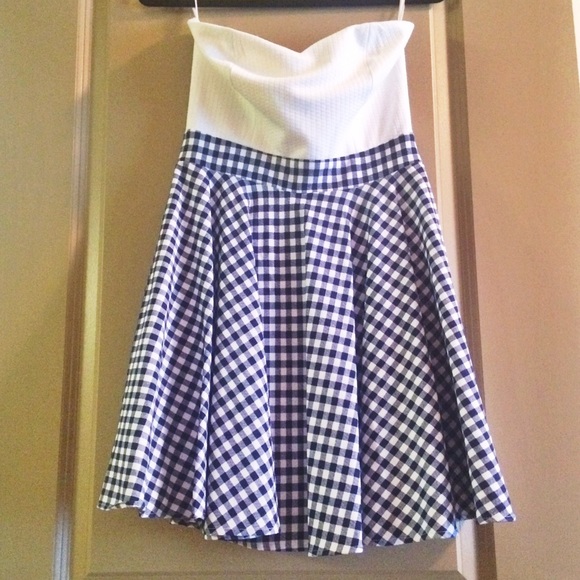 Adorable strapless plaid dress - Picture 2 of 2