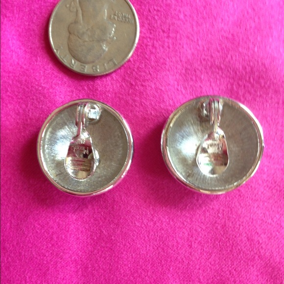 Vintage Monet clip back earrings silver tone. - Picture 2 of 2