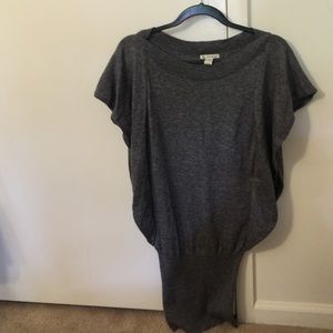 Grey sleeveless sweater shirt