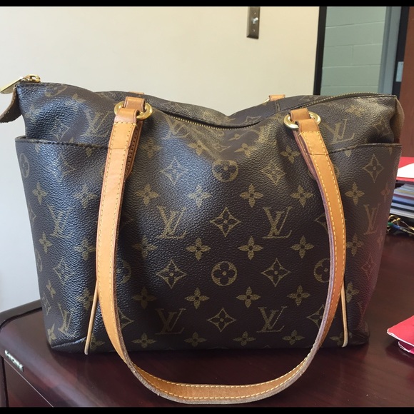 Reserved! Louis Vuitton Totally pm
