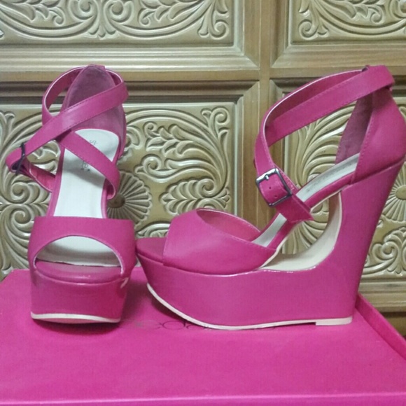 Shoedazzle Judea wedges