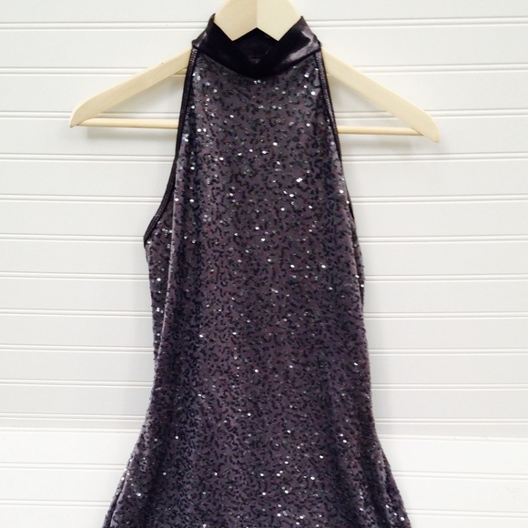 Shake your bootie in this fun sequined costume. Lg
