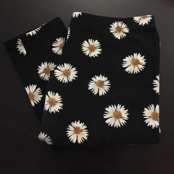 black daisy printed leggings! worn once. - Picture 1 of 3