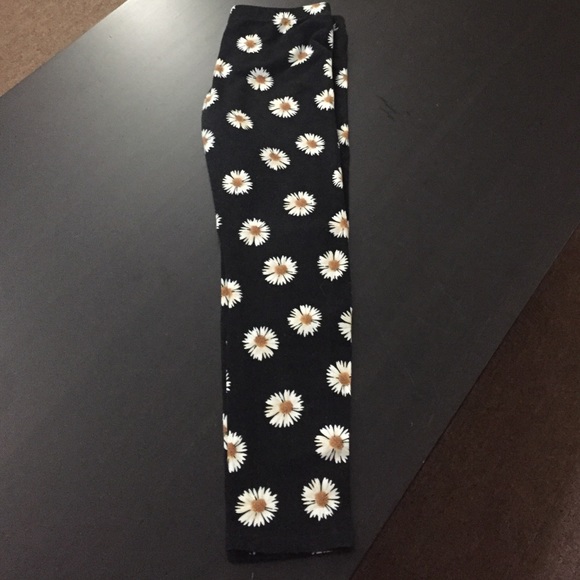 black daisy printed leggings! worn once. - Picture 2 of 3