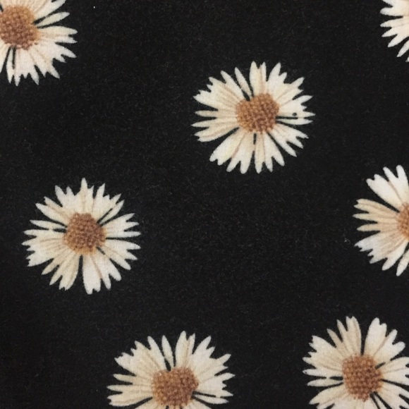 black daisy printed leggings! worn once. - Picture 3 of 3