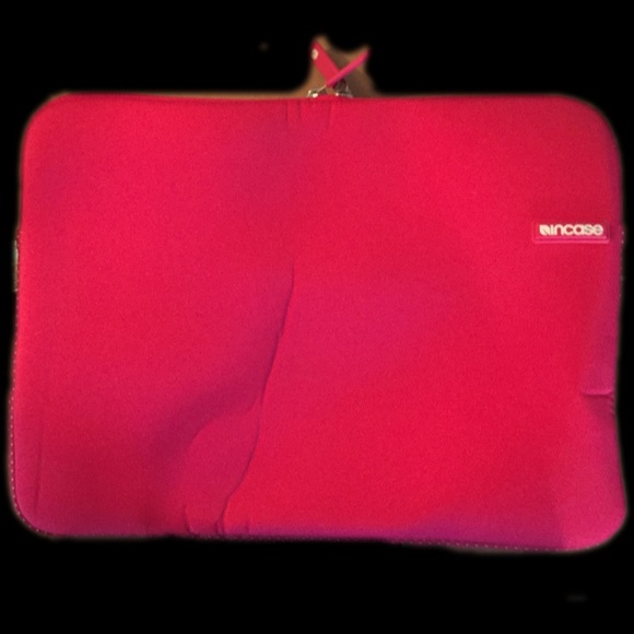NEW PINK INCASE FOR LAPTOP