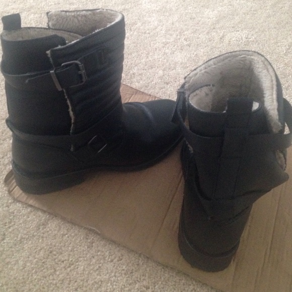 Black moto boots