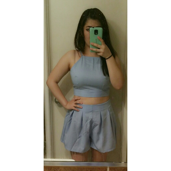 SOLD *NEW* Bow back two piece shorts set - Picture 4 of 4