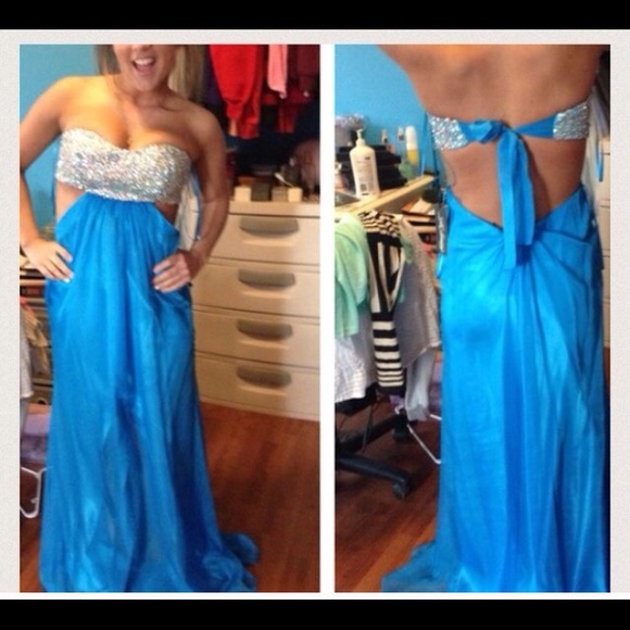Long Formal Dress.Worn twice.GREAT CONDITION&PRICE - Picture 2 of 4