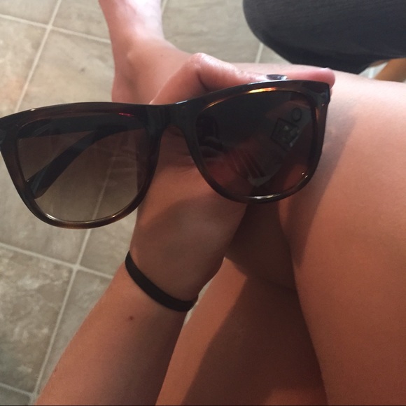 MK sunglasses - Picture 2 of 2