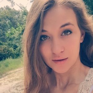 Meet your Posher, Carrie