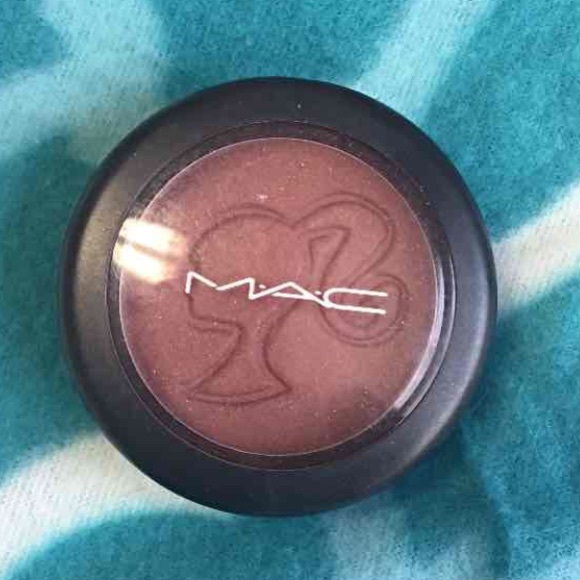 MAC loves Barbie blush