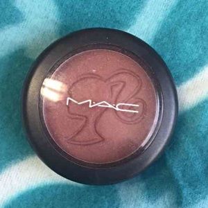MAC loves Barbie blush