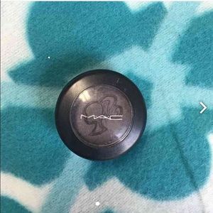 MAC loves Barbie eye shadow