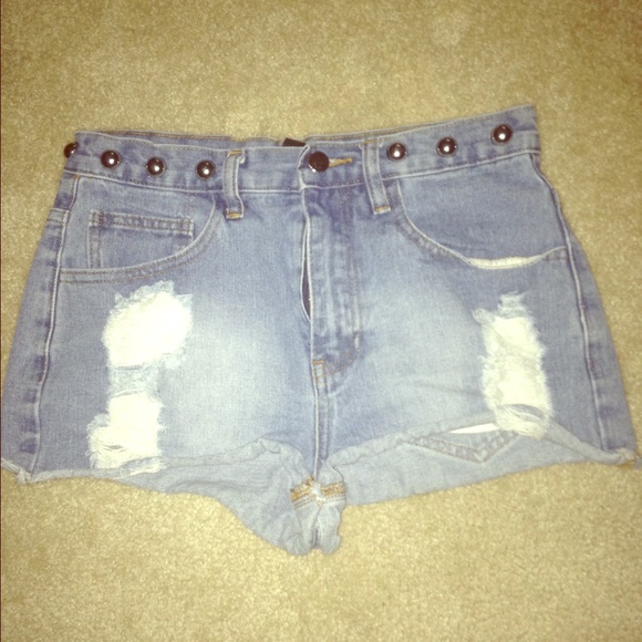 HIGH WAISTED DISTRESSED JEAN SHORTS