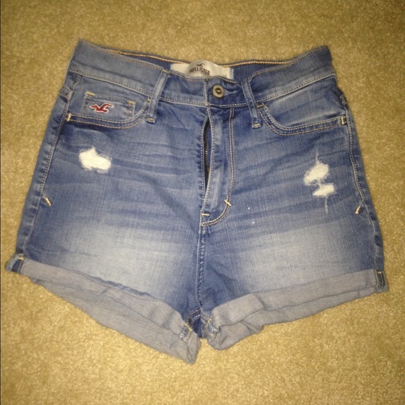 NWOT - LIGHT WASH HIGH WAISTED SHORTS