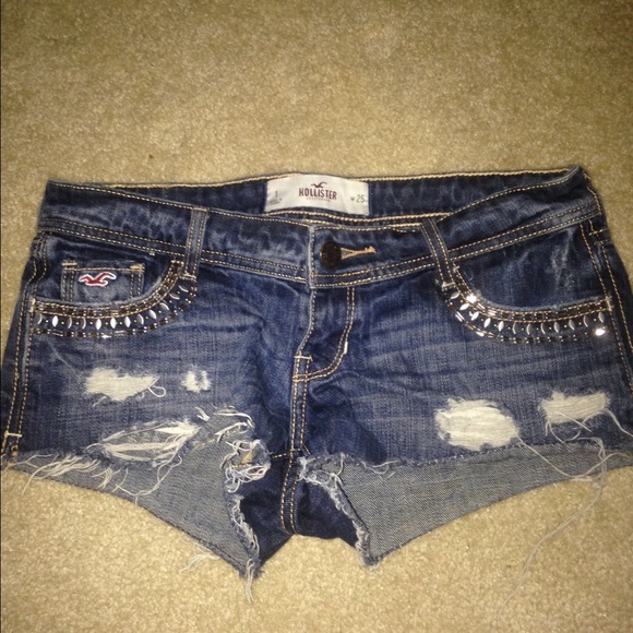 DISTRESSED HOLLISTER SHORTS